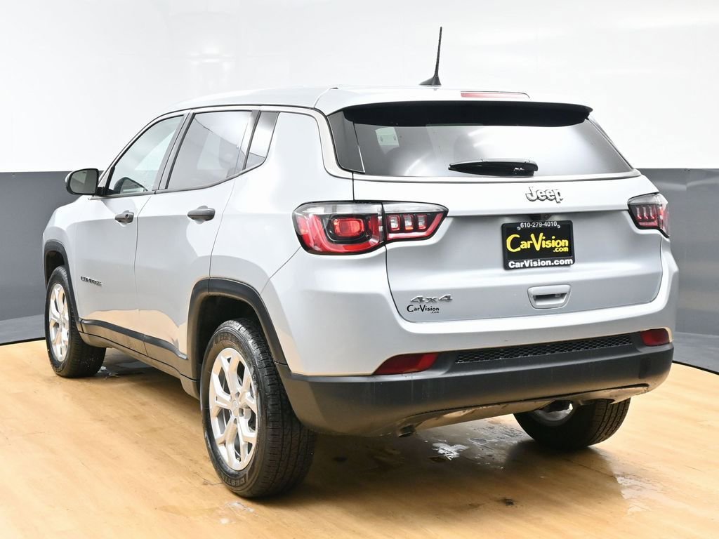 Used 2024 Jeep Compass Sport image 7