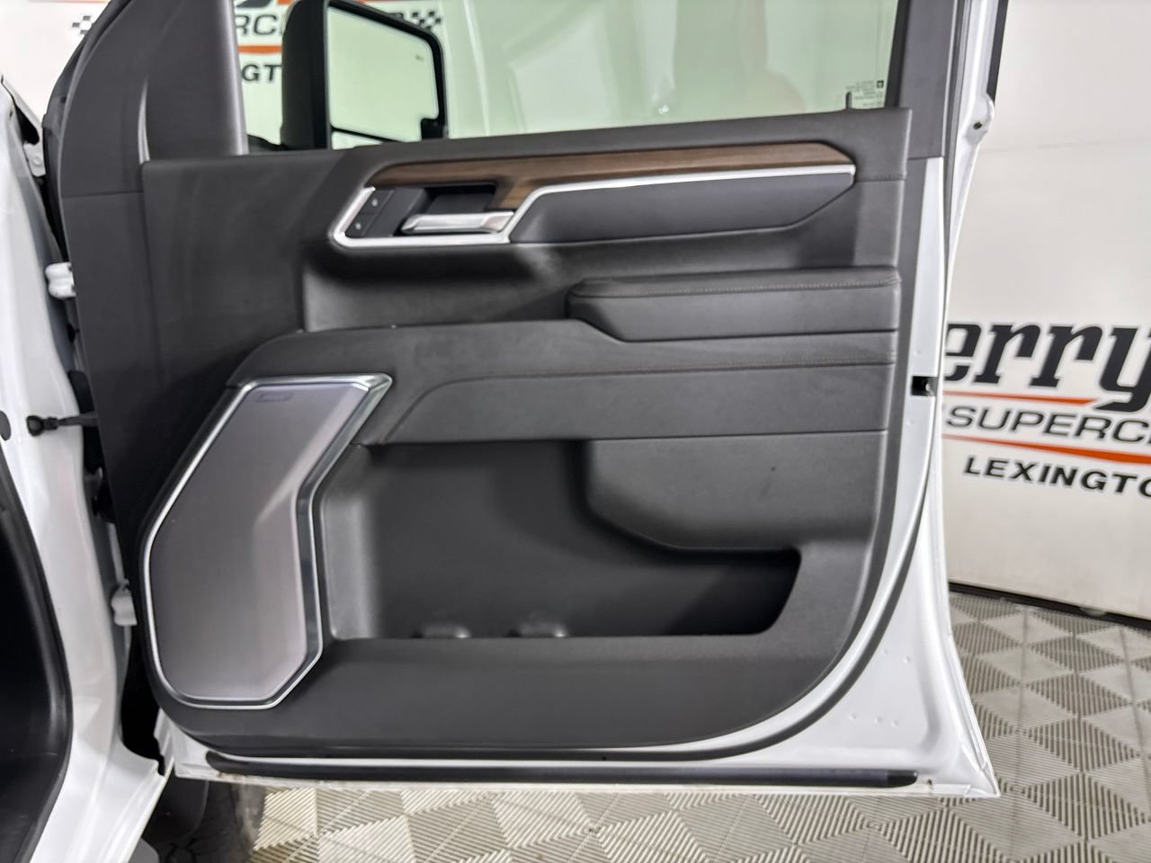 Used 2025 Chevrolet Silverado 3500 High Country w/ Technology Package AWD/4WD image 28