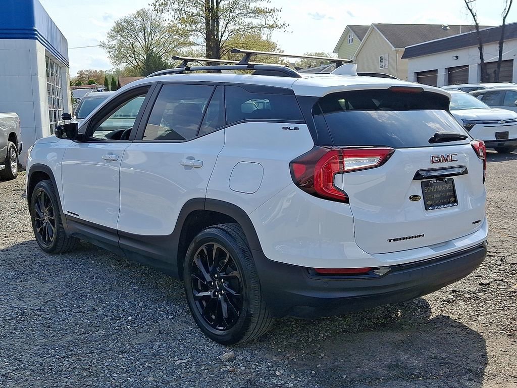 Used 2023 GMC Terrain SLE w/ Driver Convenience Package image 4