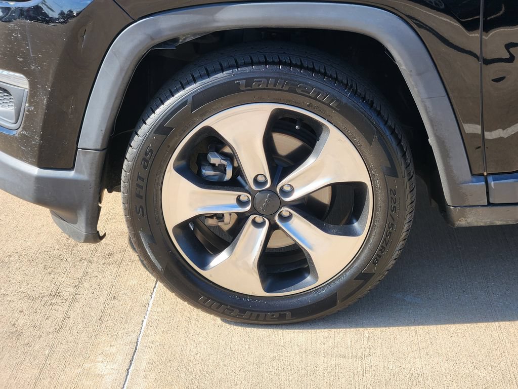 Used 2018 Jeep Compass Latitude w/ Popular Equipment Group FWD image 12