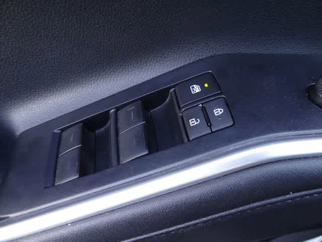 Used 2023 Toyota Highlander L image 17