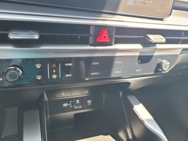 Used 2025 Kia Sorento LX FWD image 23