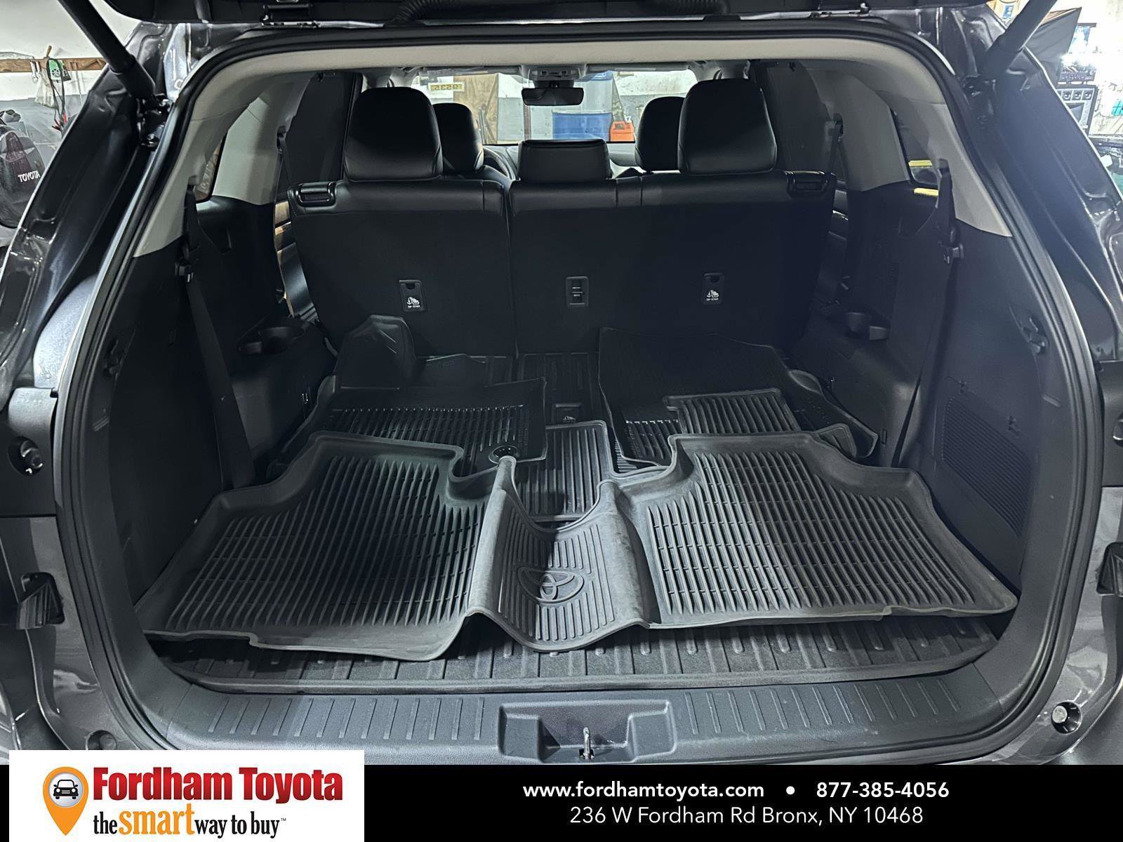 Used 2024 Toyota Highlander Limited image 12