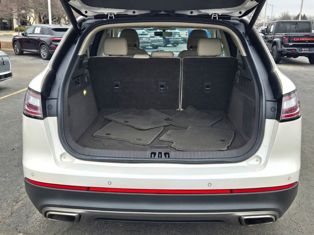 Used 2019 Lincoln Nautilus Select image 13