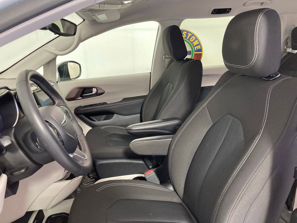 Used 2023 Chrysler Voyager LX FWD image 12