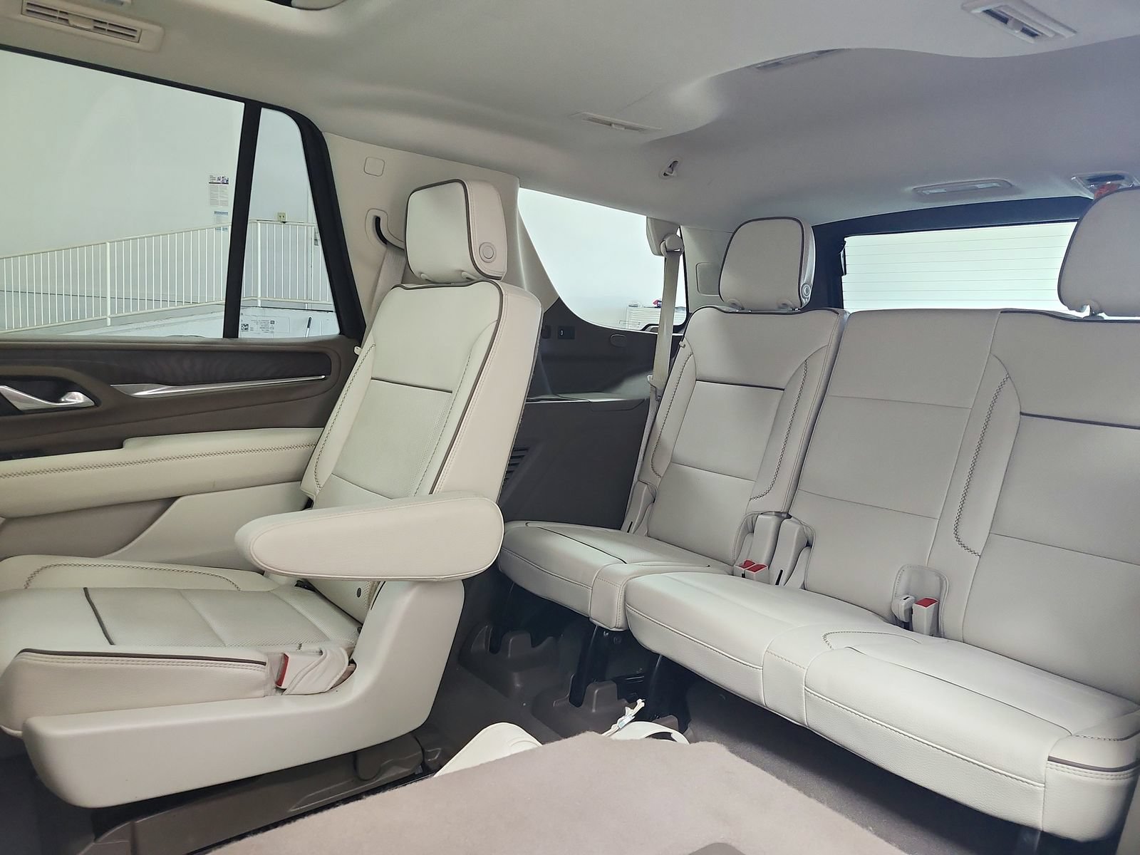 Used 2023 GMC Yukon Denali RWD image 11