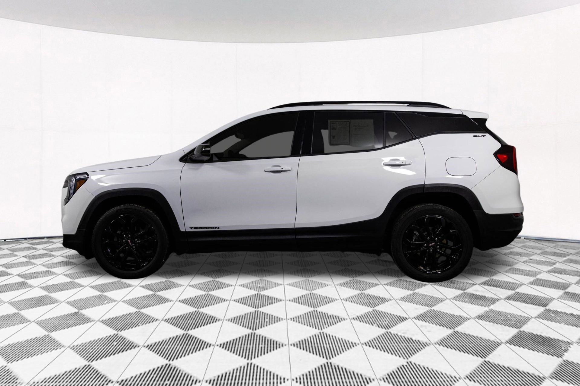 Certified 2022 GMC Terrain SLT w/ Elevation Edition image 12