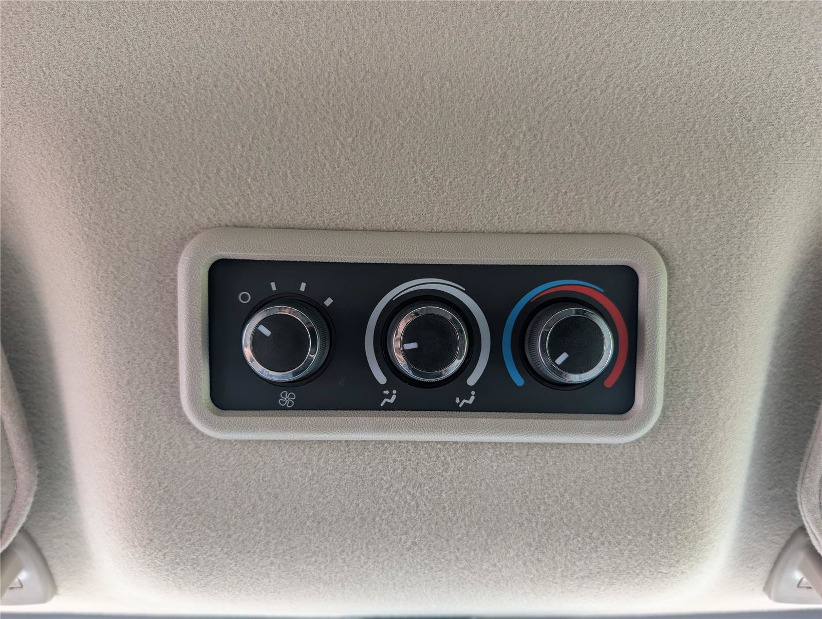 Used 2025 Chevrolet Express 3500 LT w/ LT Preferred Equipment Group RWD image 25