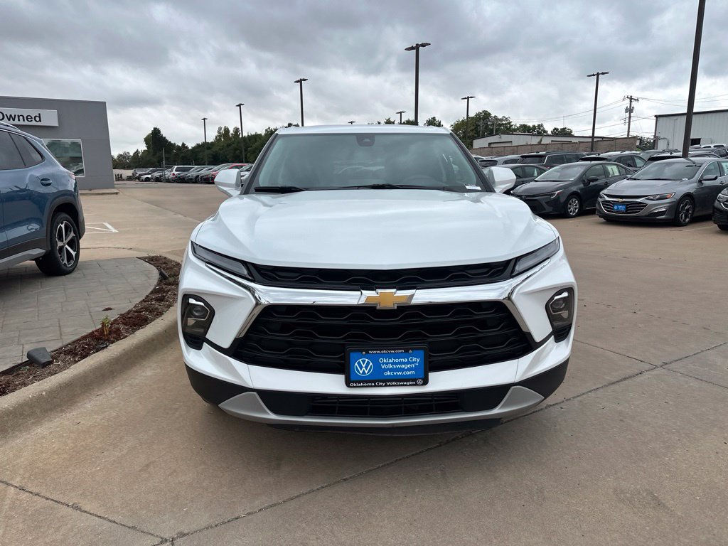 Used 2026 Chevrolet Blazer LT FWD image 2