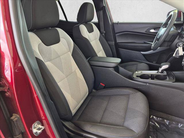 Used 2025 Chevrolet Trax LS w/ LS Convenience Package FWD image 20