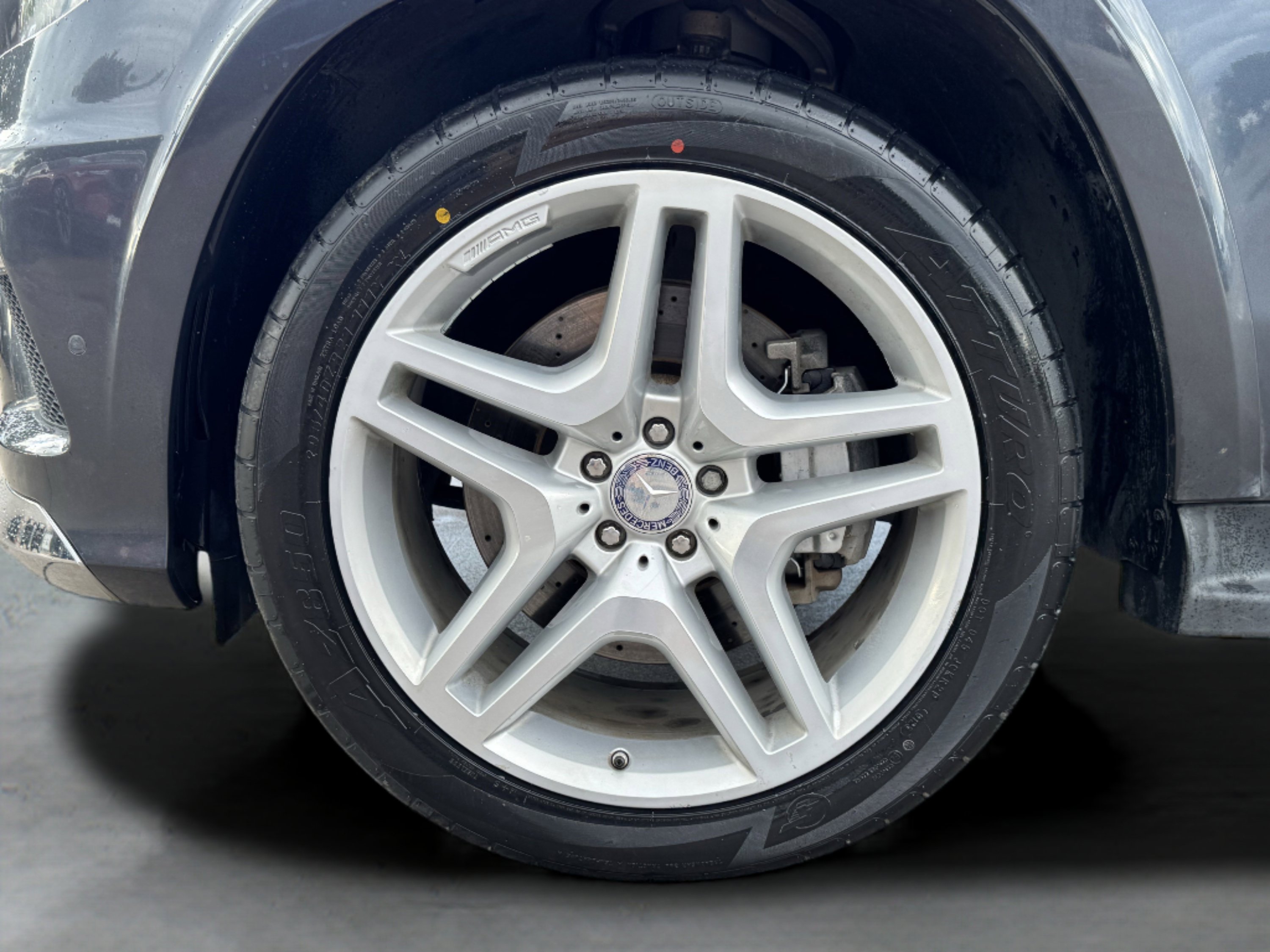 Used 2015 Mercedes-Benz GL 550 4MATIC image 3