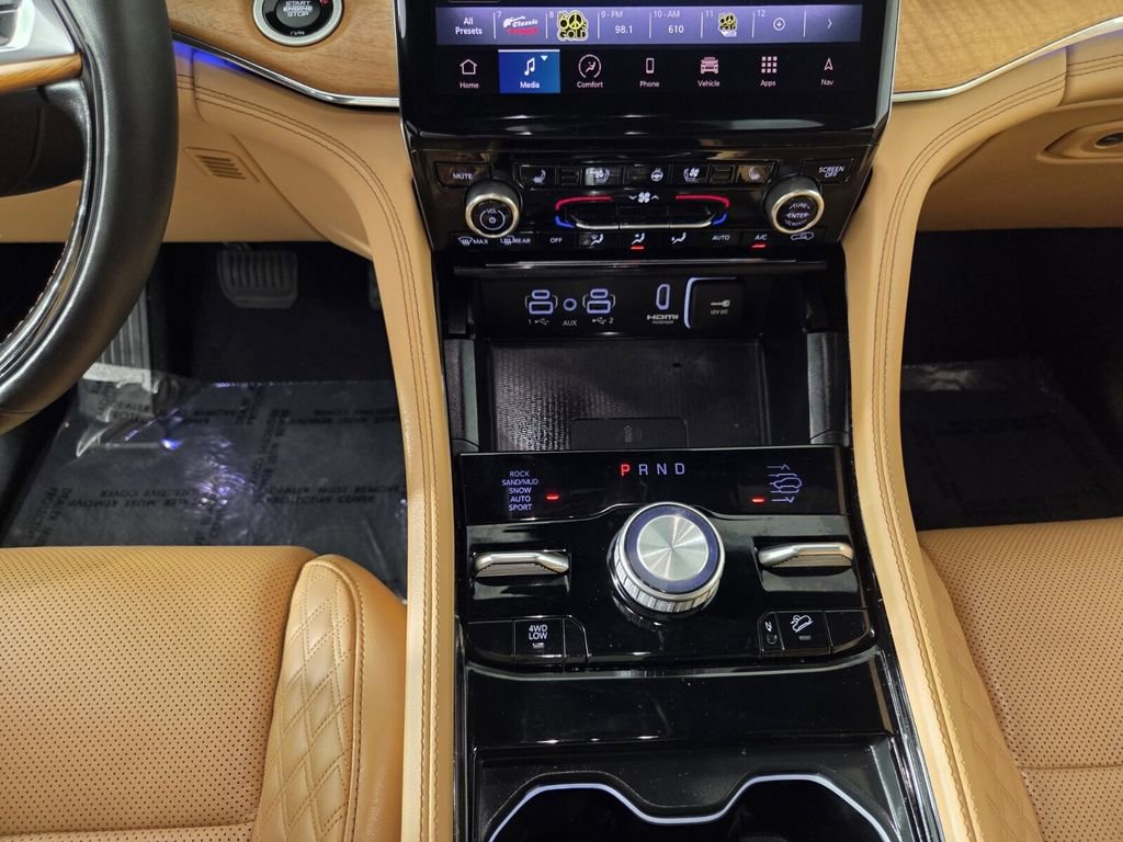 Used 2024 Jeep Grand Cherokee Summit image 15