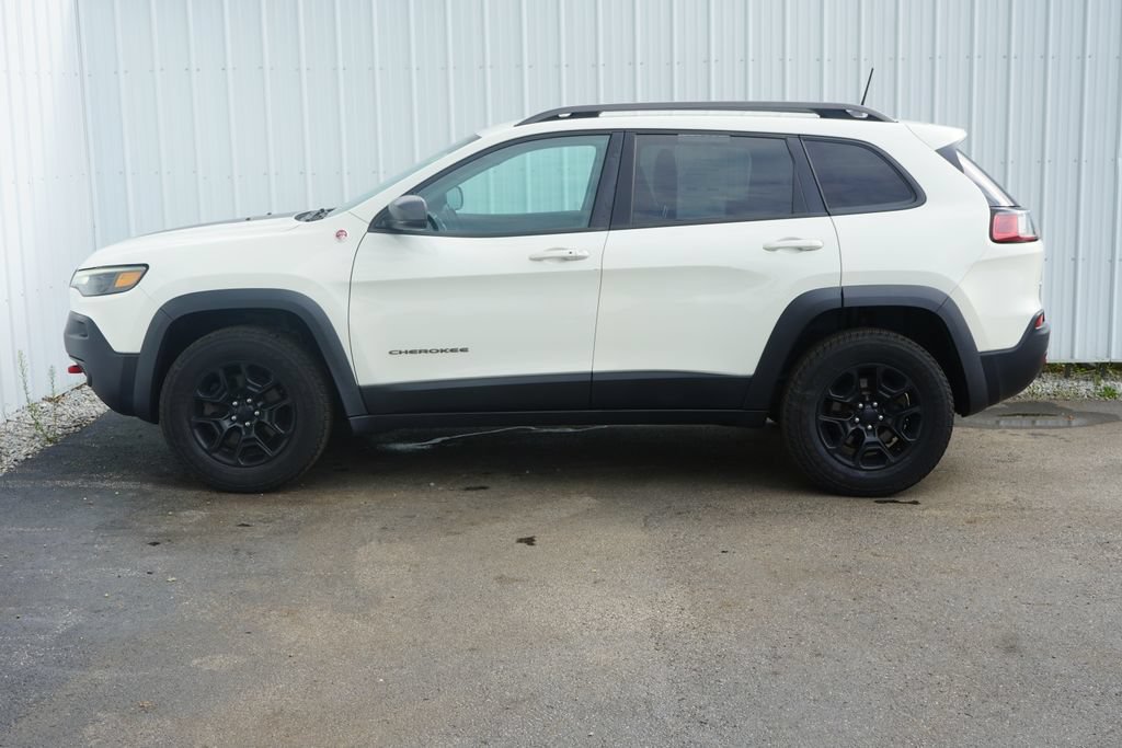 Used 2019 Jeep Cherokee Trailhawk w/ Cold Weather Group AWD/4WD image 3