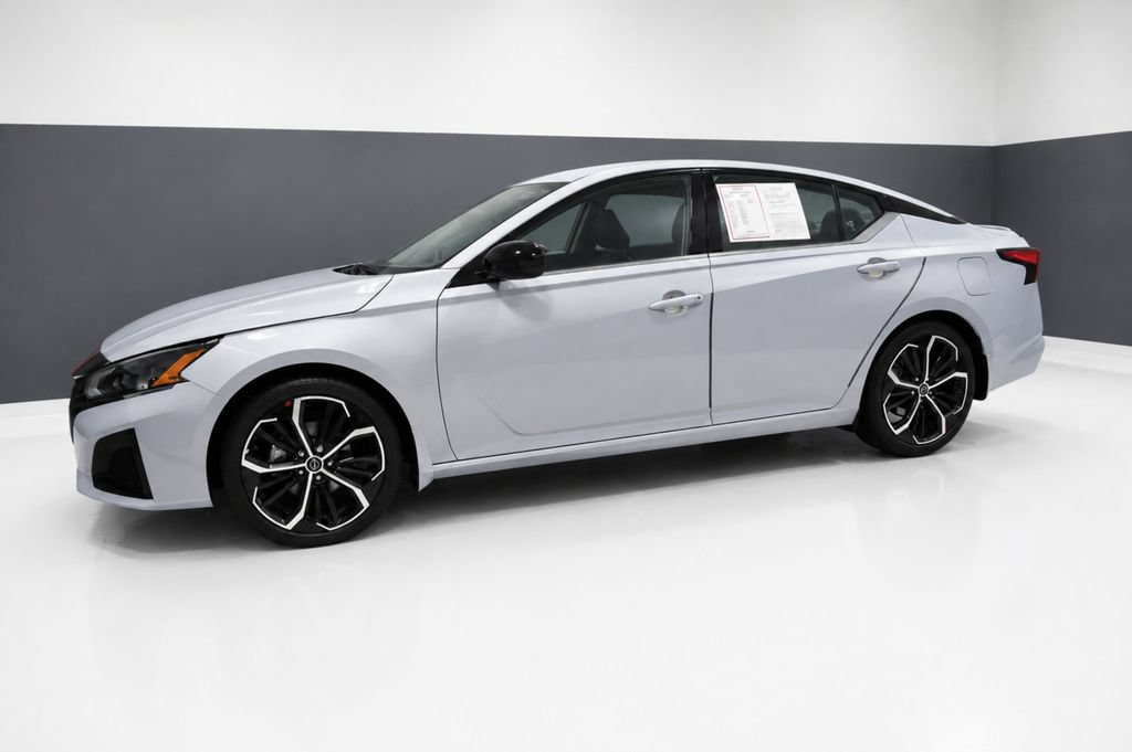 Certified 2024 Nissan Altima 2.5 SR FWD image 2