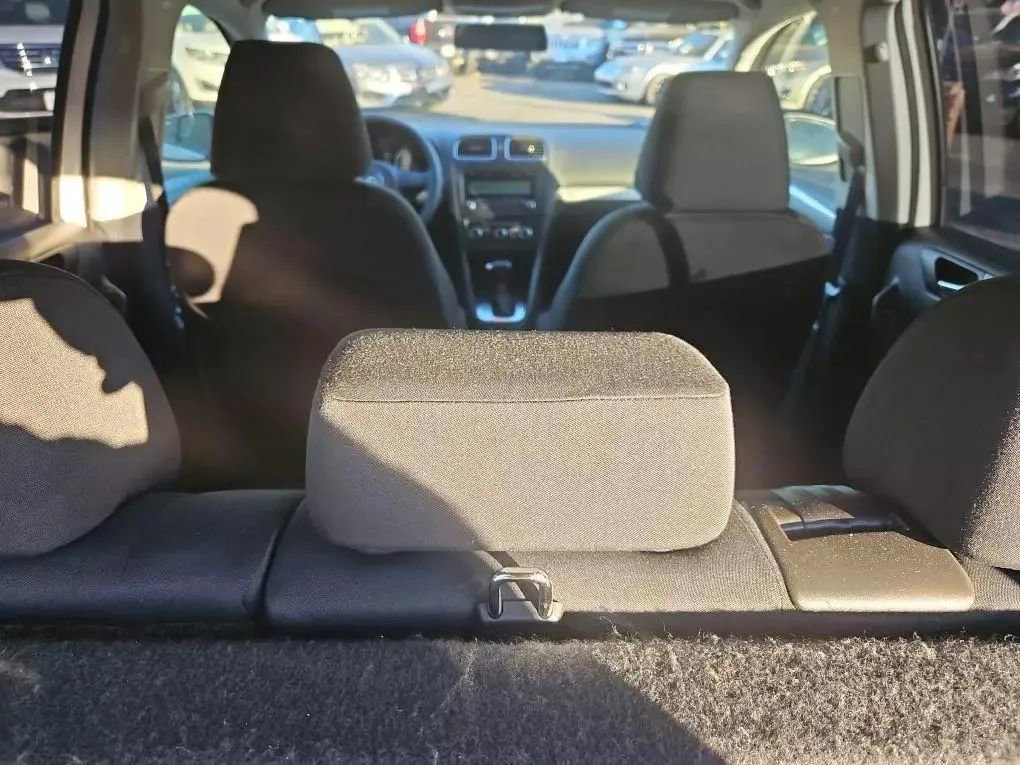 Used 2011 Volkswagen Golf 4-Door image 16