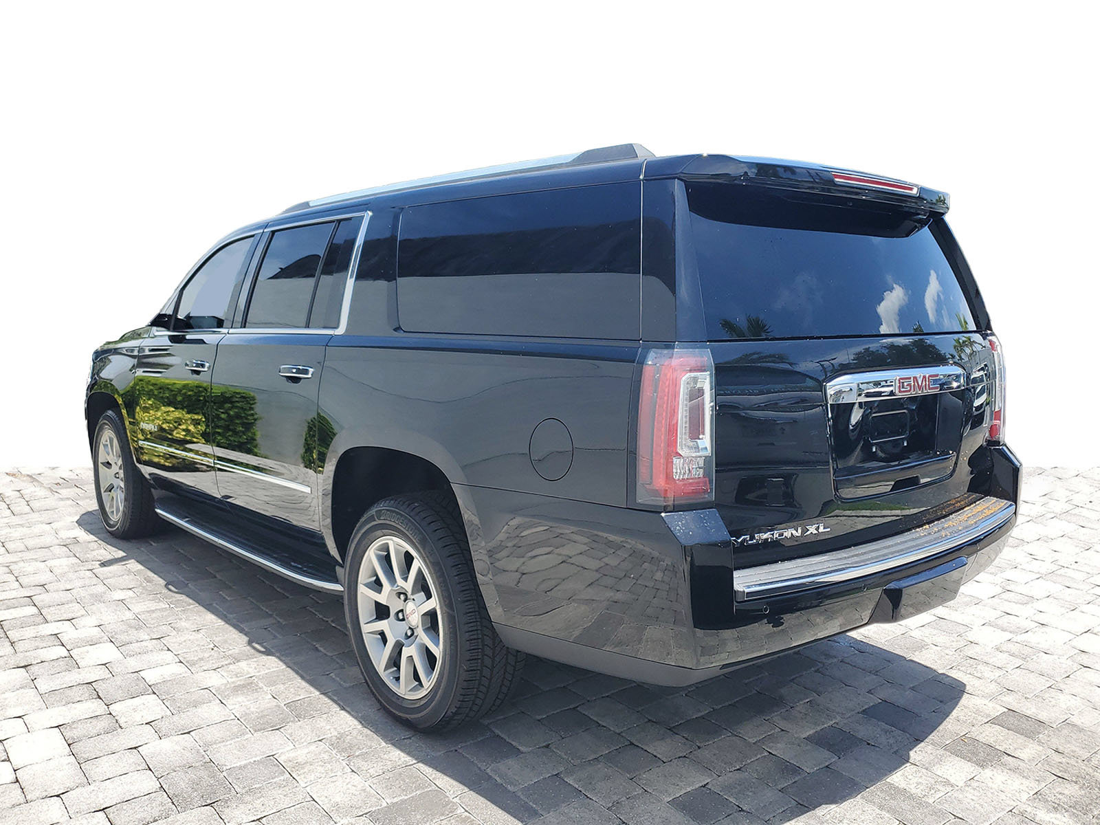 Used 2019 GMC Yukon XL Denali AWD/4WD image 4