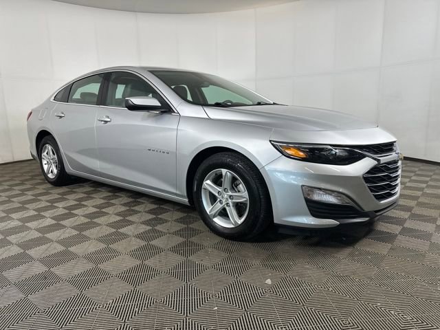 Used 2022 Chevrolet Malibu LS w/ Driver Confidence Package II image 2