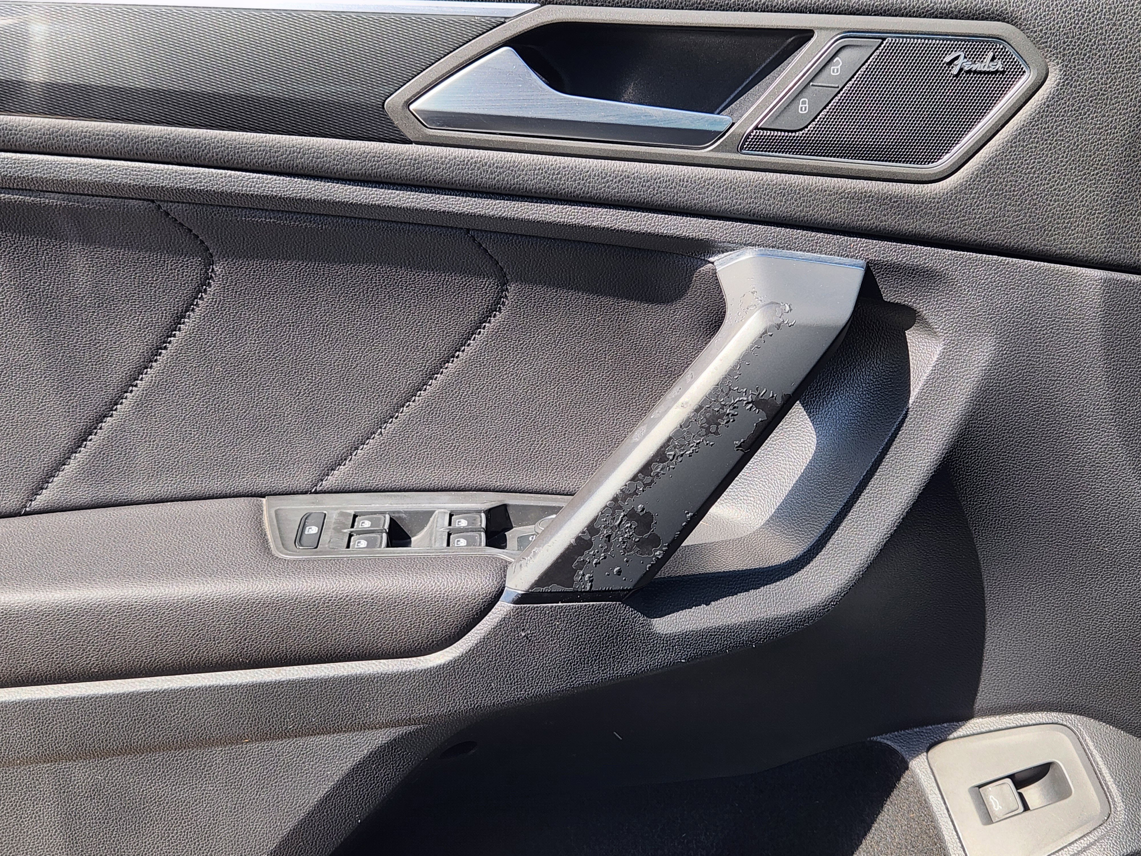 Used 2019 Volkswagen Tiguan SEL Premium image 23