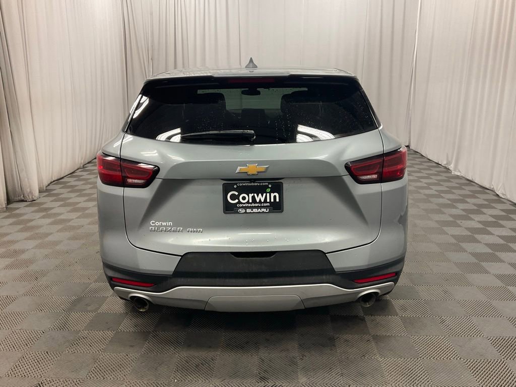 Used 2025 Chevrolet Blazer LT image 3