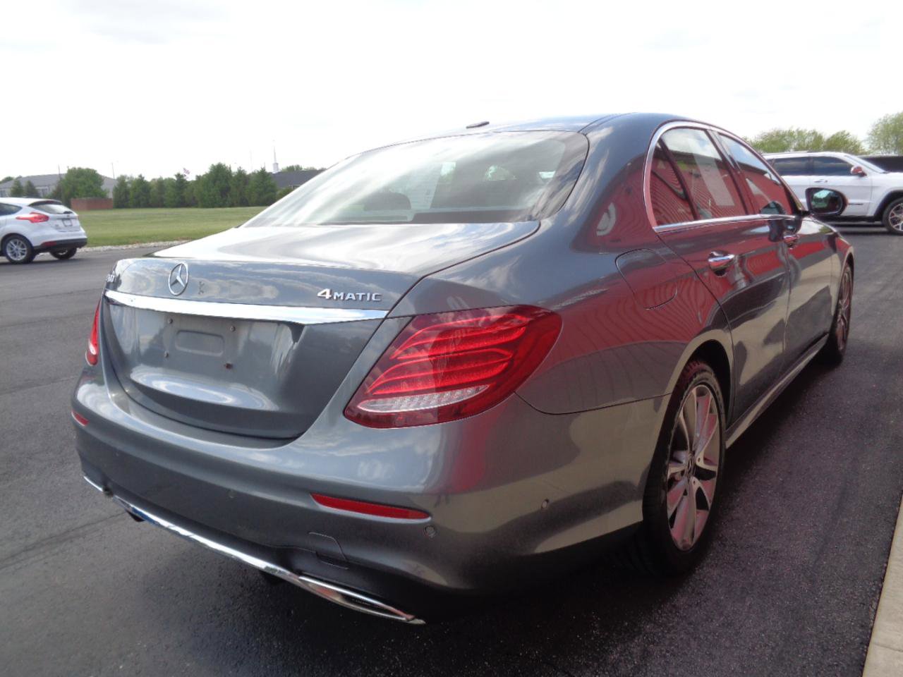 Used 2018 Mercedes-Benz E 400 4MATIC Sedan image 5