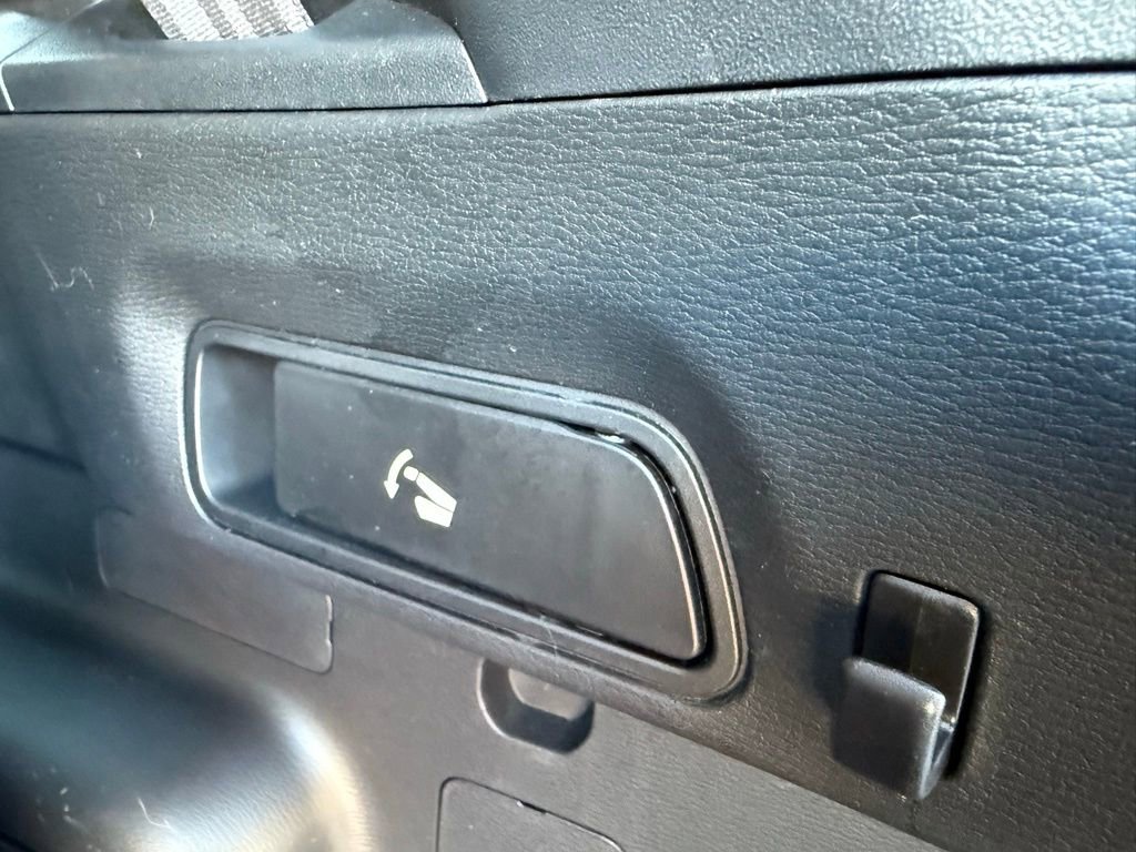 Used 2023 Mitsubishi Outlander SE image 26