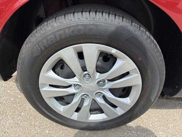 Used 2025 Kia Soul LX FWD image 11