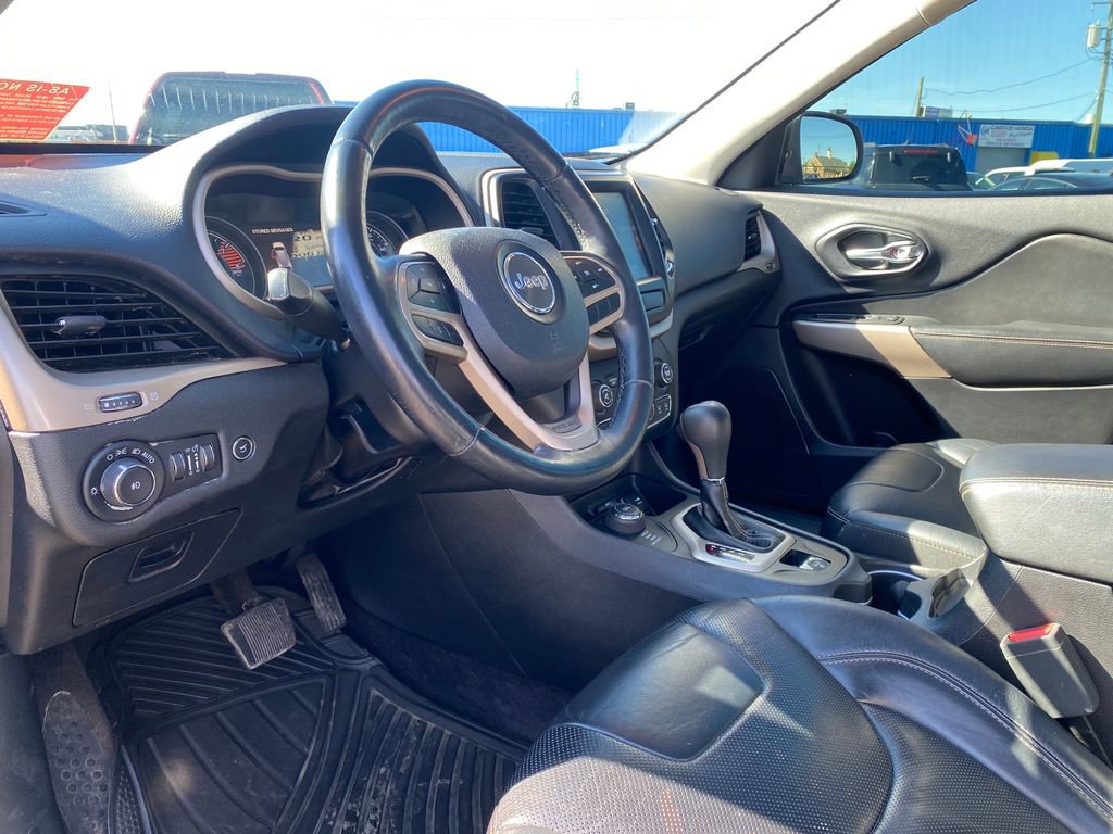 Used 2017 Jeep Cherokee Limited w/ Luxury Group AWD/4WD image 10