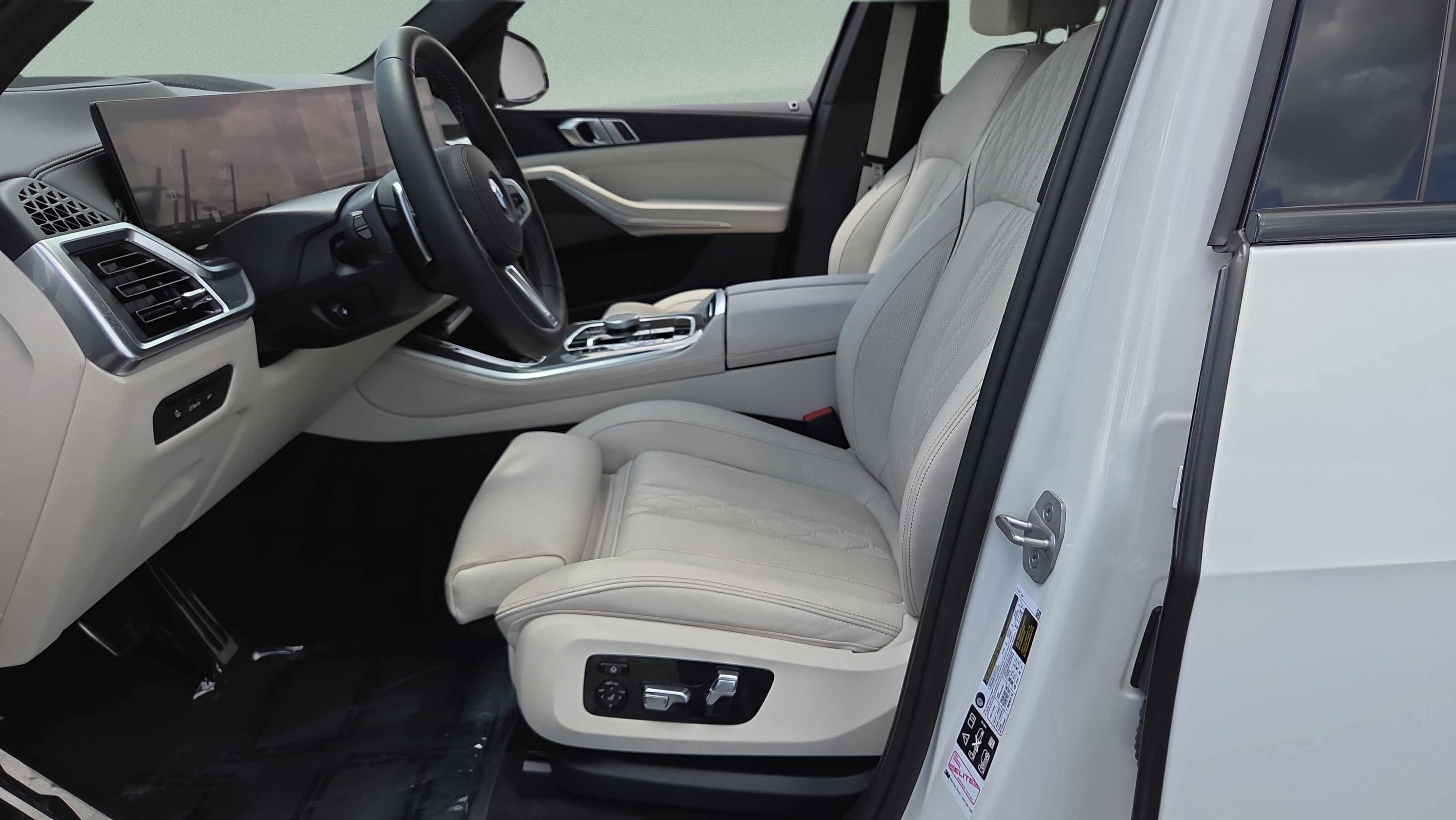 Used 2025 BMW X5 M60i w/ M Sport Professional Package AWD/4WD image 9