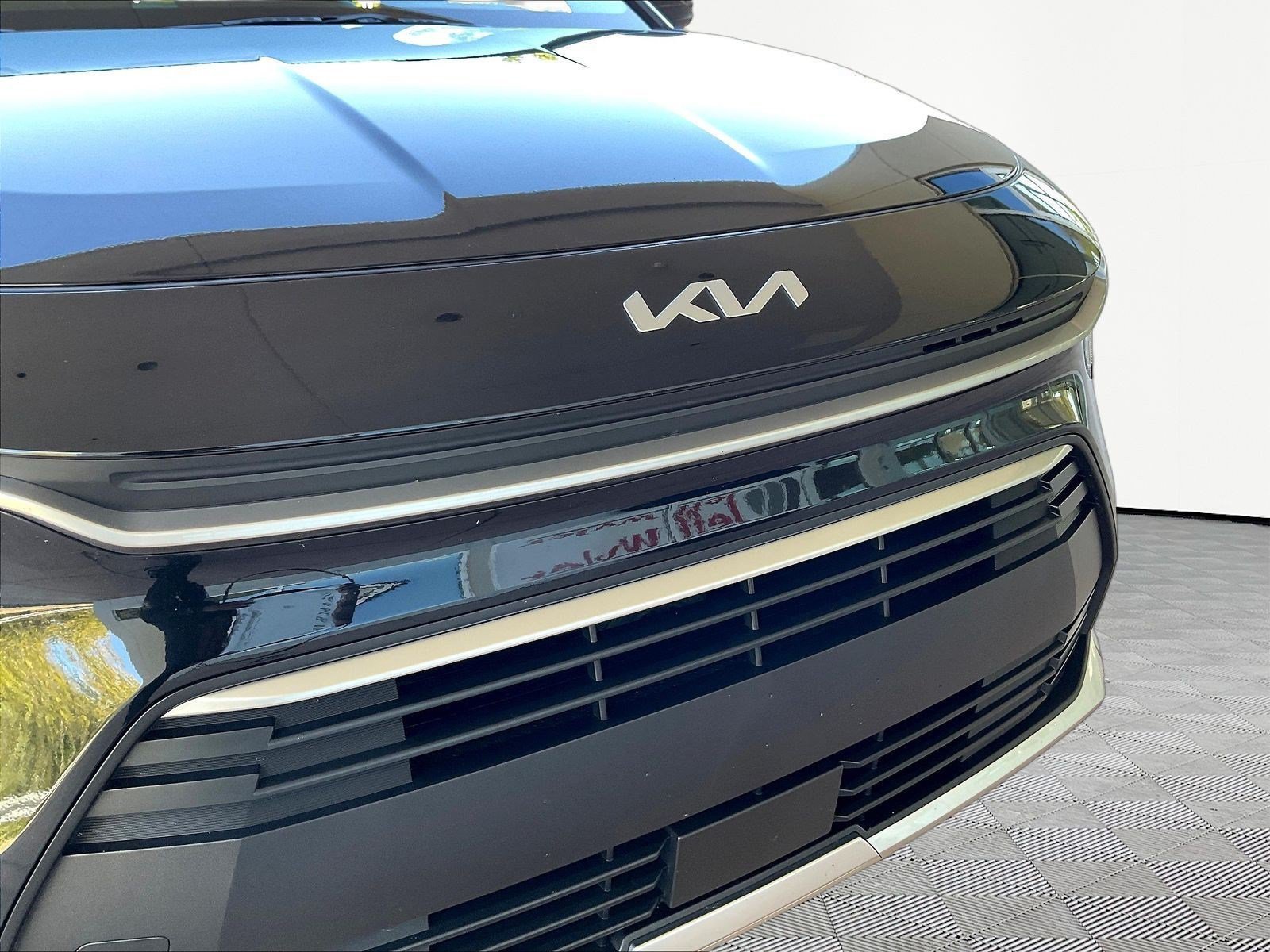 Used 2025 Kia Niro EX FWD image 29