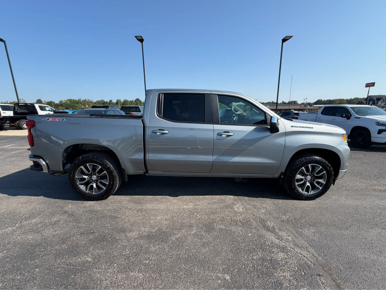 Used 2024 Chevrolet Silverado 1500 LT AWD/4WD image 5