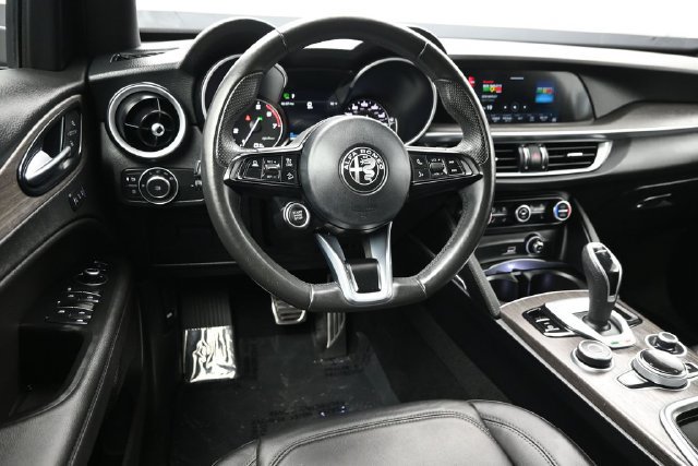 Used 2023 Alfa Romeo Stelvio Ti AWD/4WD image 17