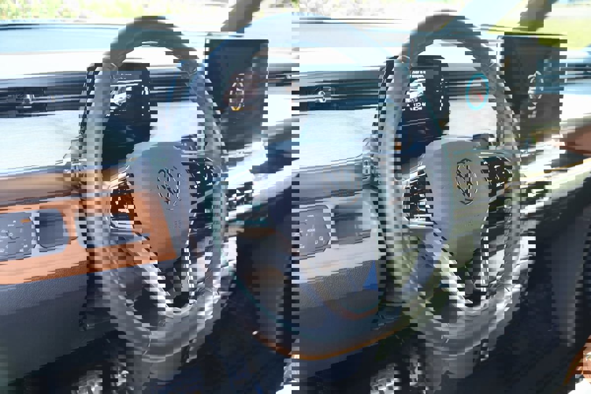 Used 2025 Volkswagen ID. Buzz Pro S image 6