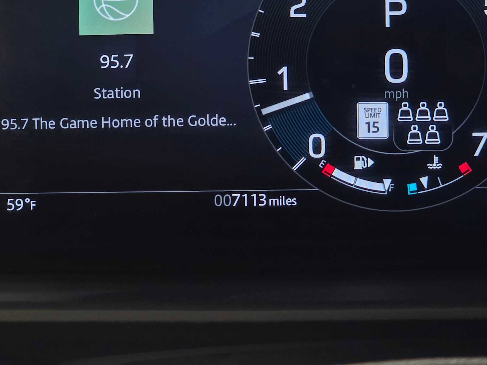 Used 2025 Land Rover Discovery Dynamic SE image 27