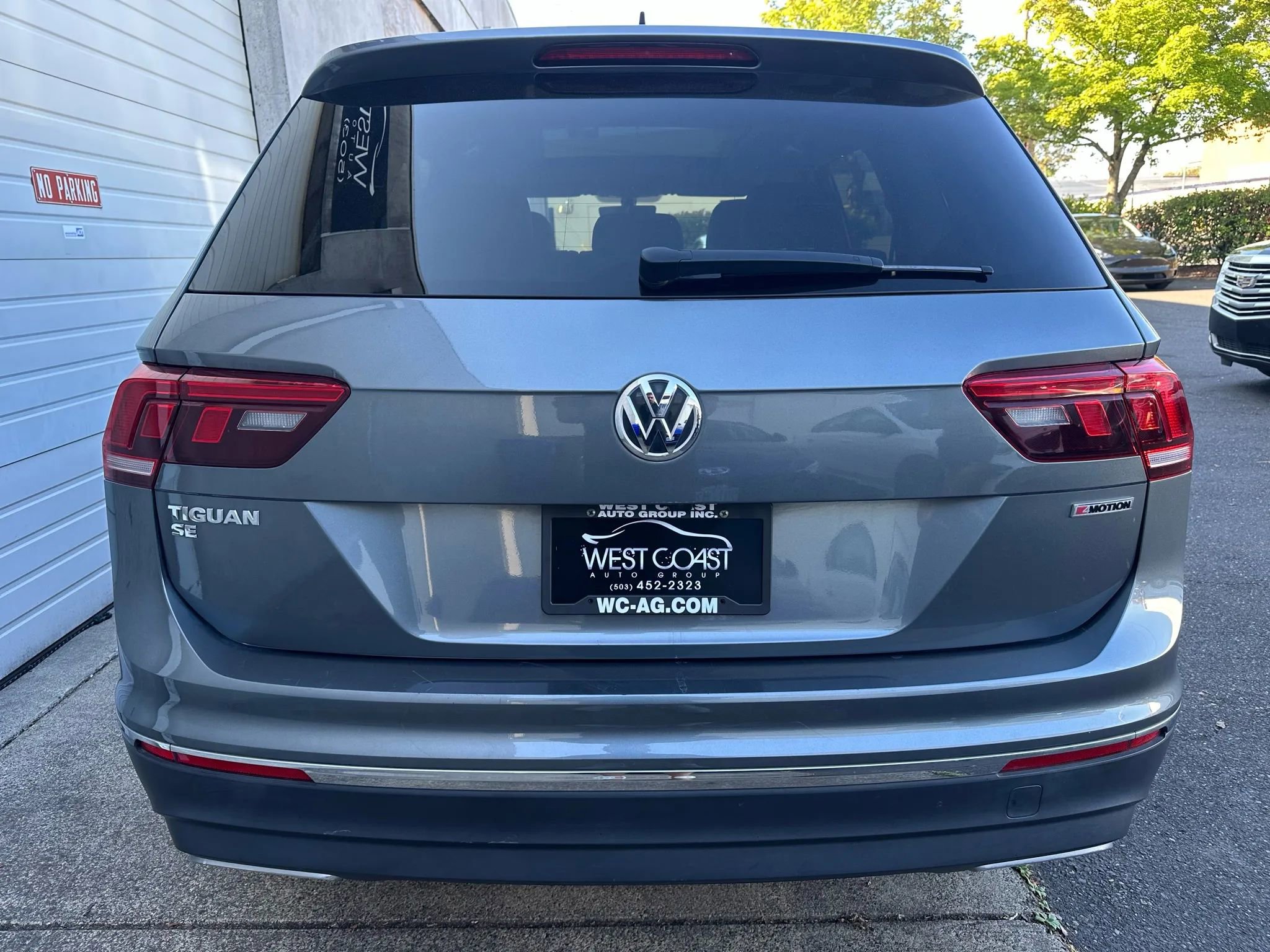 Used 2021 Volkswagen Tiguan SE w/ Panoramic Sunroof Package image 6