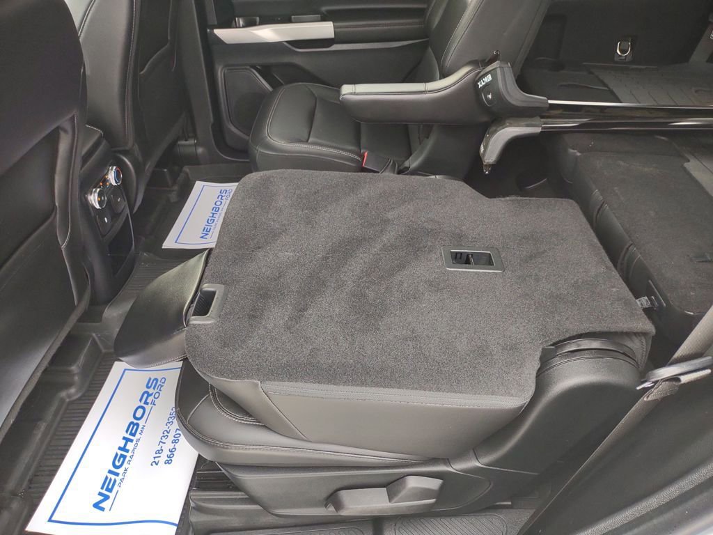 Used 2021 Ford Explorer XLT w/ Equipment Group 202A image 13