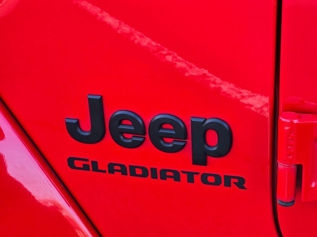 Used 2022 Jeep Gladiator Sport image 10