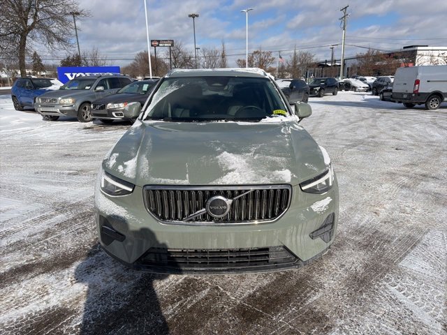 Used 2025 Volvo XC40 B5 Core w/ Protection Package Premier image 2