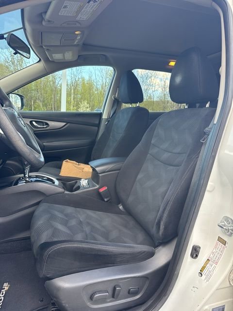Used 2015 Nissan Rogue SV w/ SV Premium Package AWD/4WD image 9