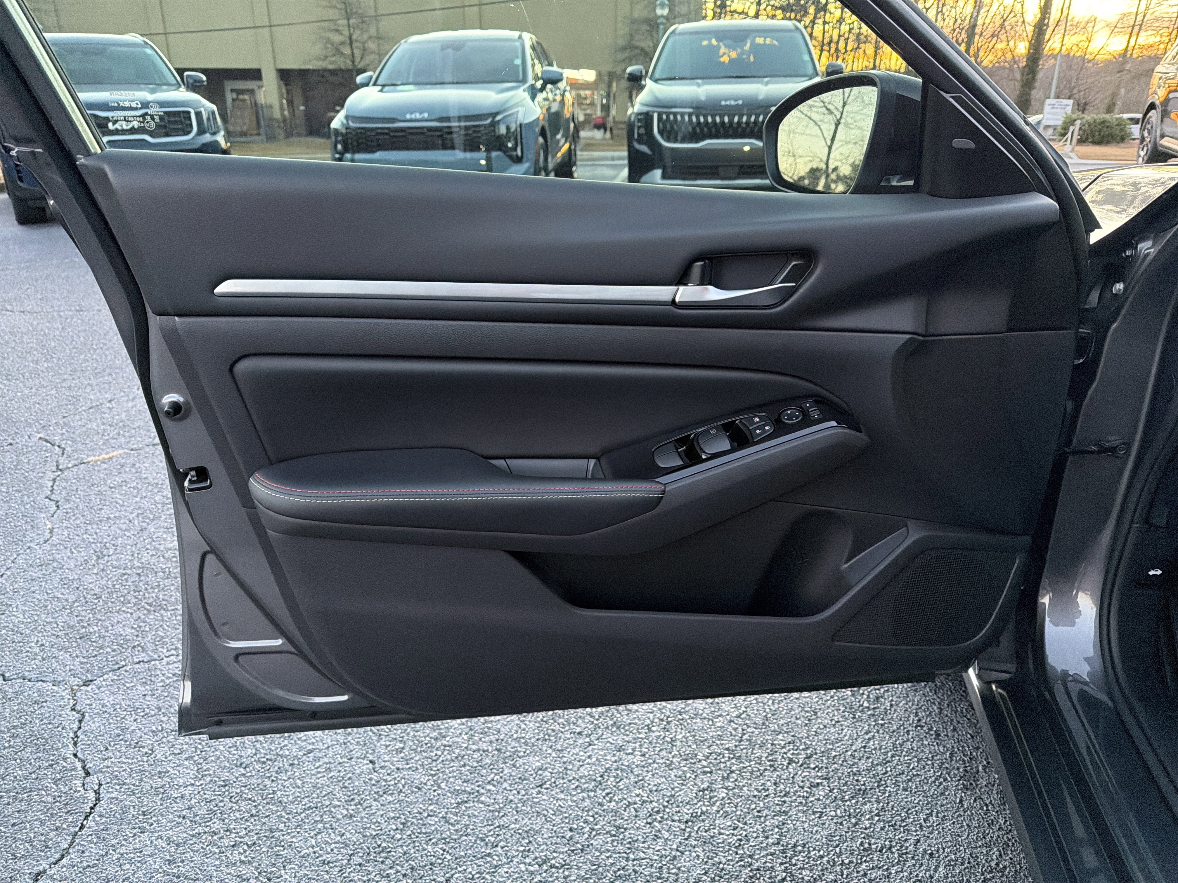 Used 2024 Nissan Altima 2.0 SR image 10