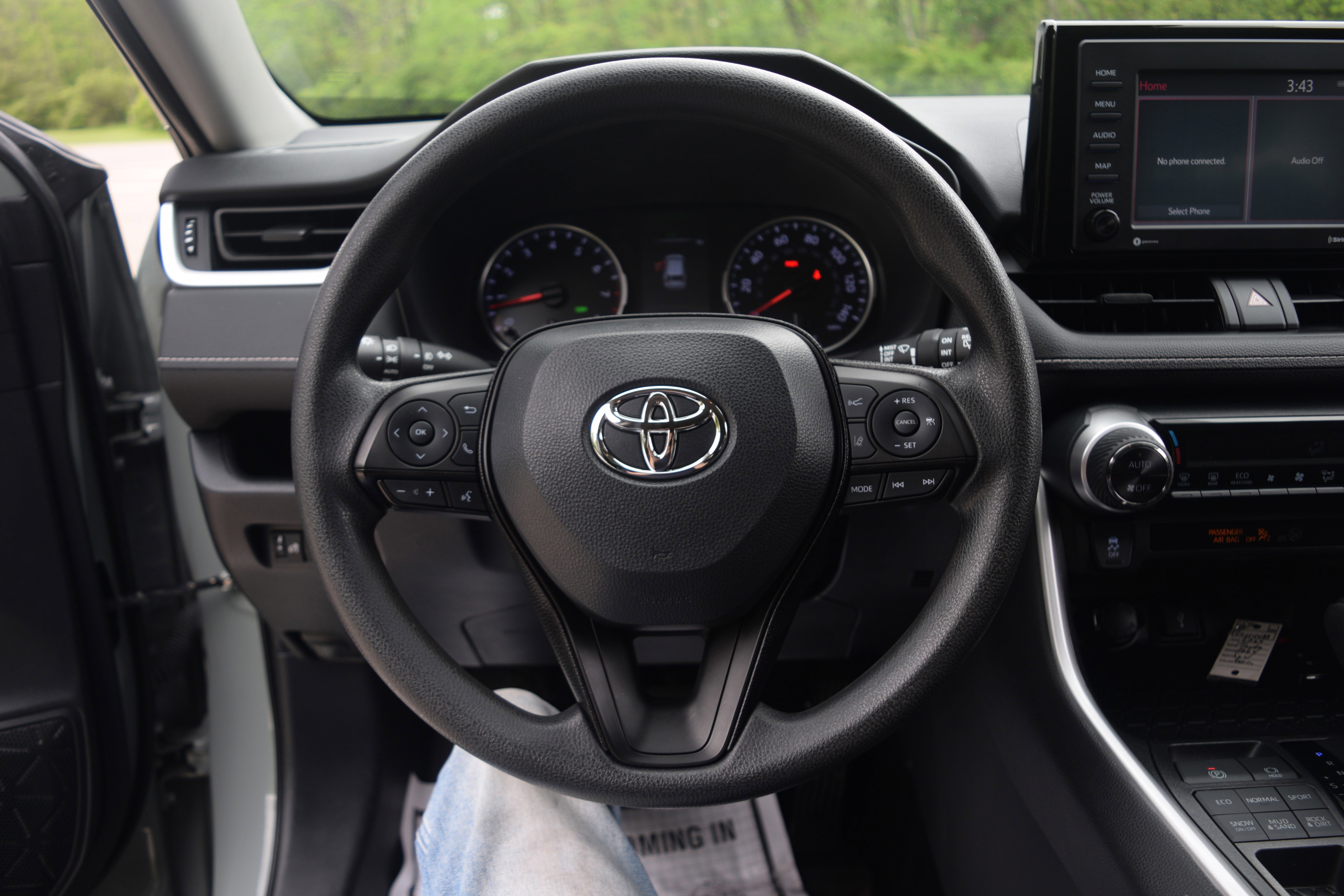 Used 2020 Toyota RAV4 XLE w/ All Weather Liner Package AWD/4WD image 4