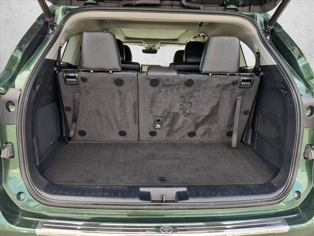 Used 2023 Toyota Highlander Platinum FWD image 6