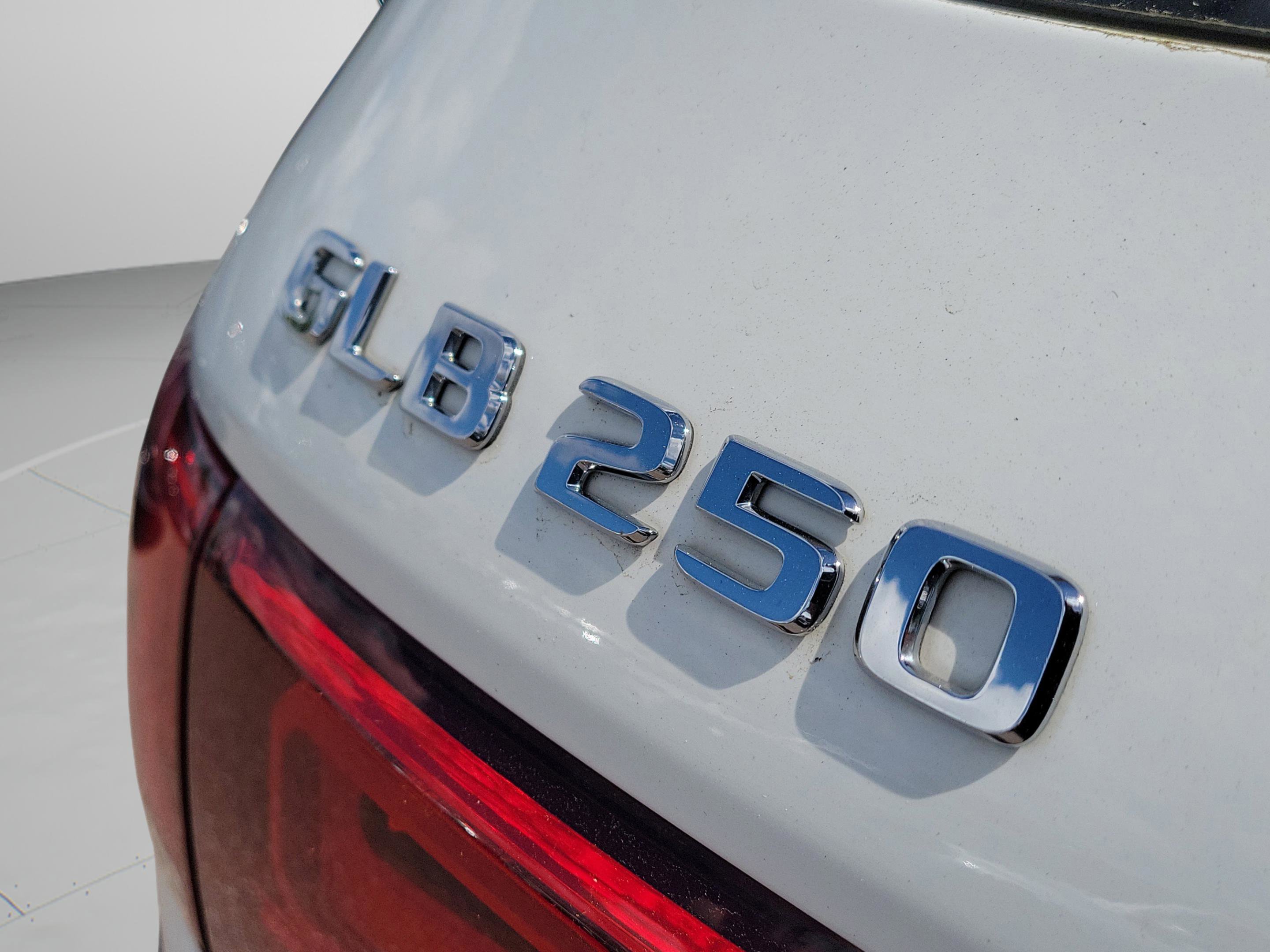 Used 2023 Mercedes-Benz GLB 250 4MATIC image 34