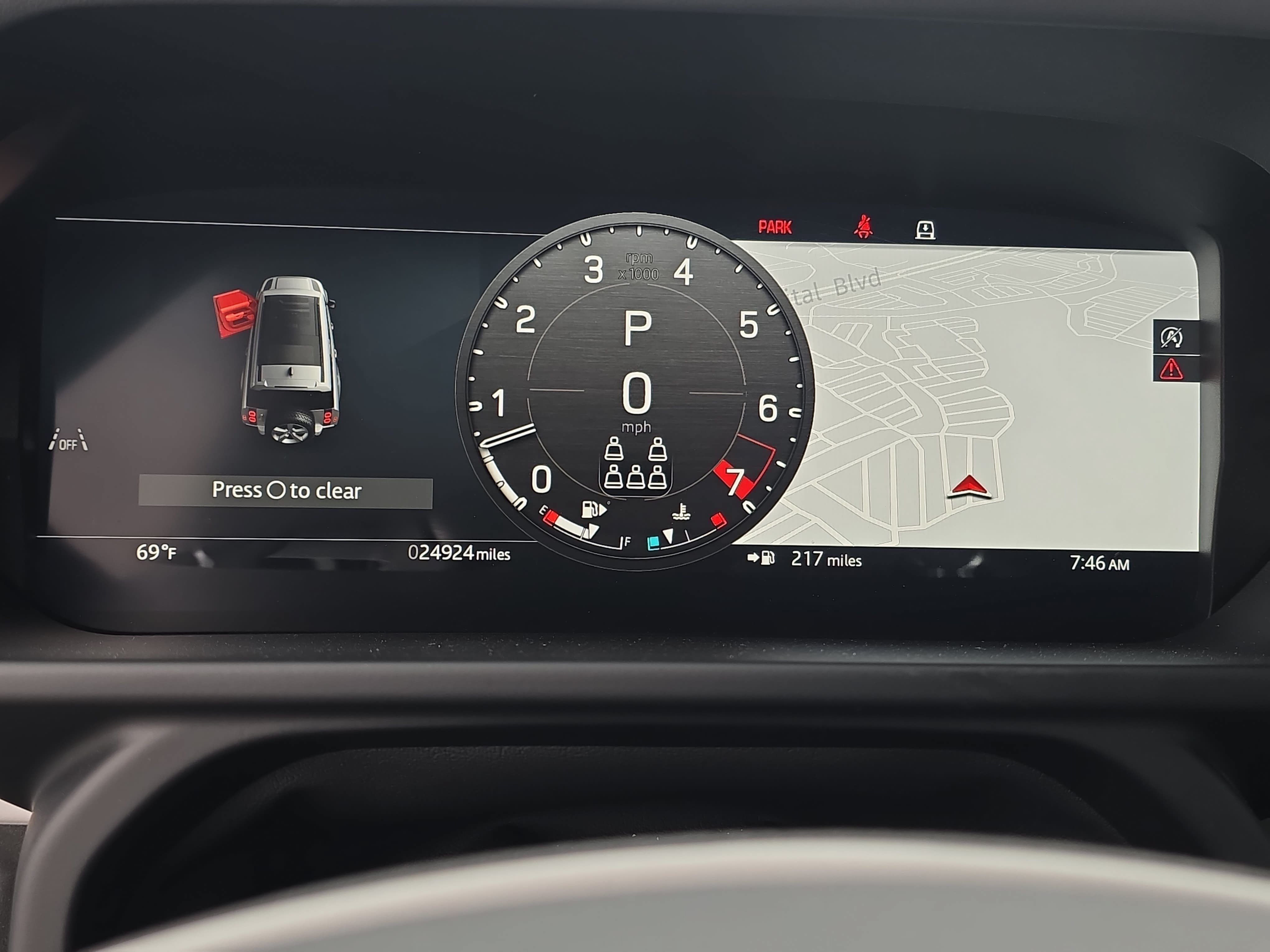 Certified 2025 Land Rover Defender 130 X-Dynamic SE AWD/4WD image 20