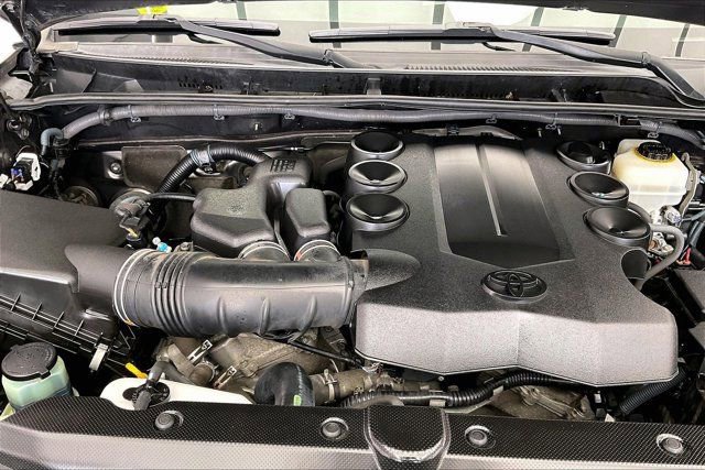 Used 2016 Toyota 4Runner SR5 AWD/4WD image 9