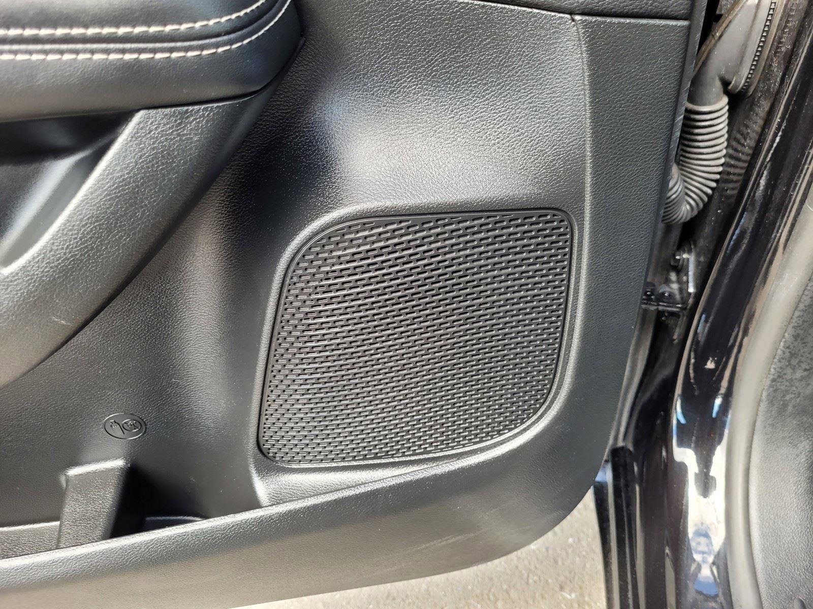 Used 2025 Chrysler Pacifica Limited image 23