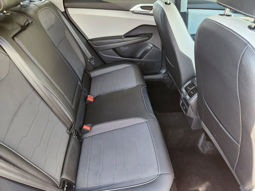 Used 2025 Volkswagen Taos SE image 20