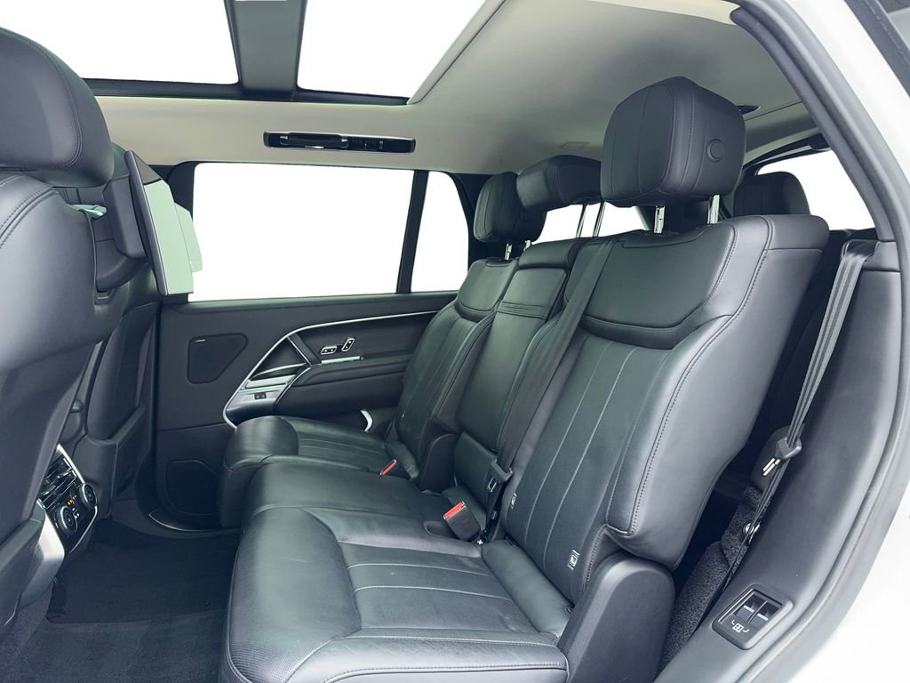 Used 2023 Land Rover Range Rover Long Wheelbase SE image 37