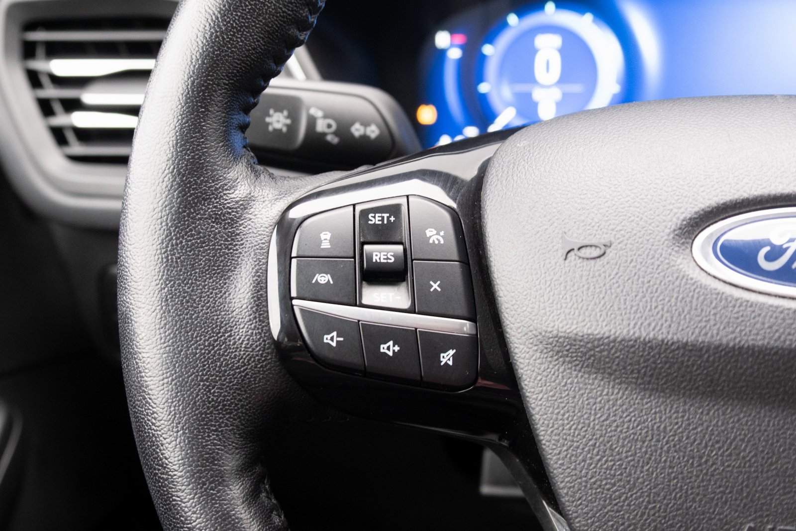 Used 2021 Ford Escape Titanium image 8