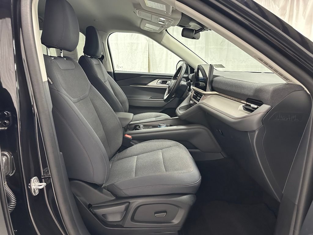 Used 2025 Ford Explorer Active AWD/4WD image 59
