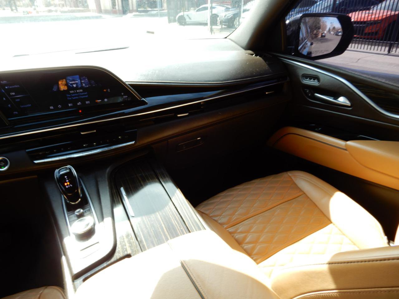 Used 2022 Cadillac Escalade Premium Luxury image 24